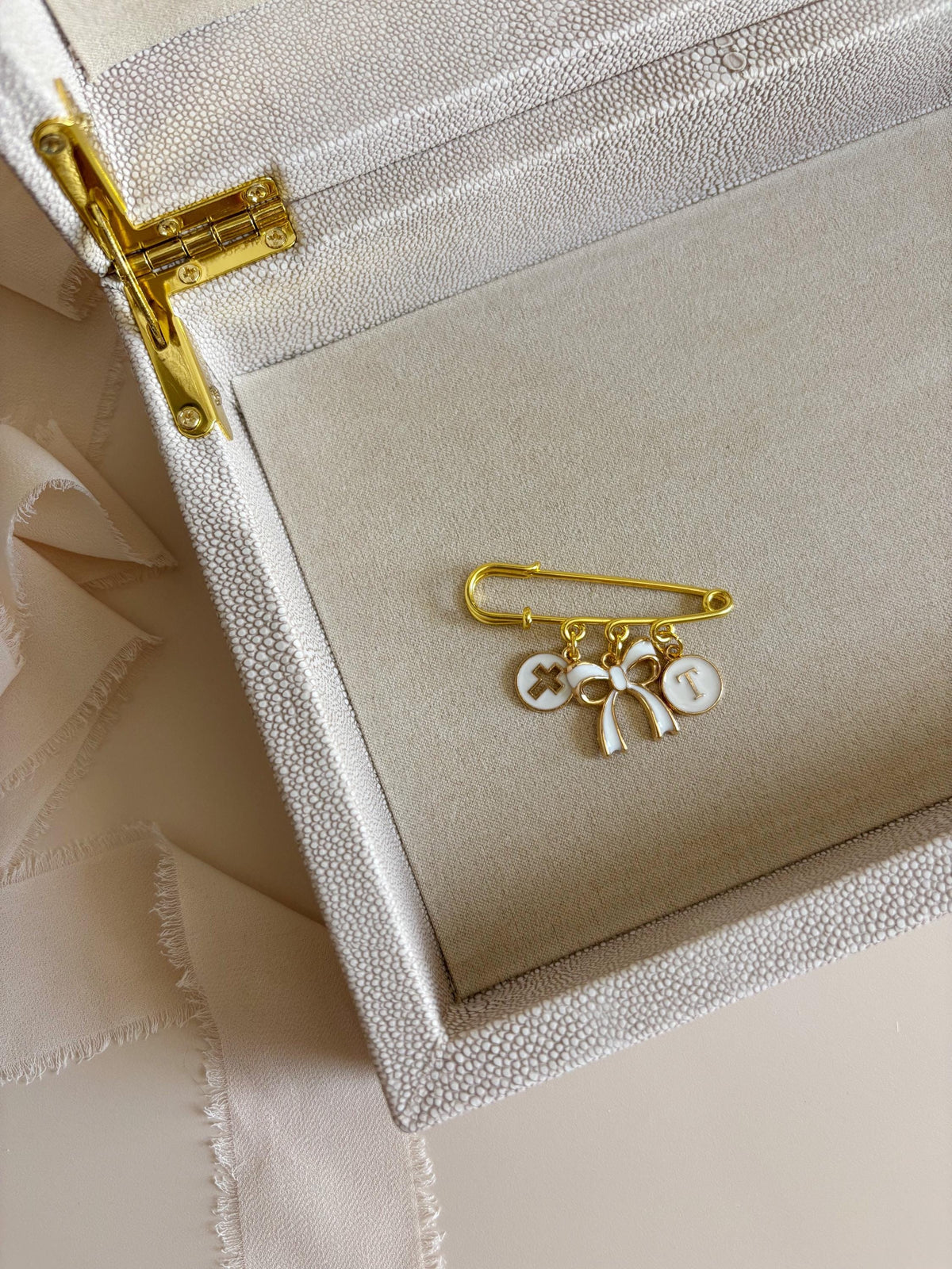 Personalized Baby Keepsake Gift Newborn Protection Pin Baby Christening Gift Baptism Gift for Baby Safety Pin Brooch Custom Protection Pin