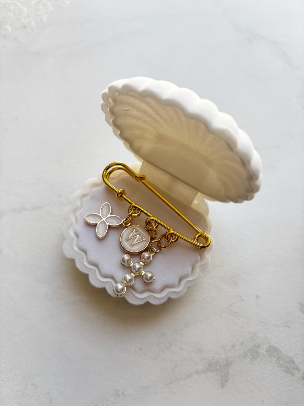 Personalized Baby Keepsake Gift Newborn Protection Pin Baby Christening Gift Baptism Gift for Baby Safety Pin Brooch Custom Baby Brooch