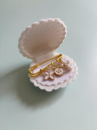 Personalized Baby Keepsake Gift Newborn Protection Pin Baby Christening Gift Baptism Gift for Baby Safety Pin Brooch Custom Baby Brooch