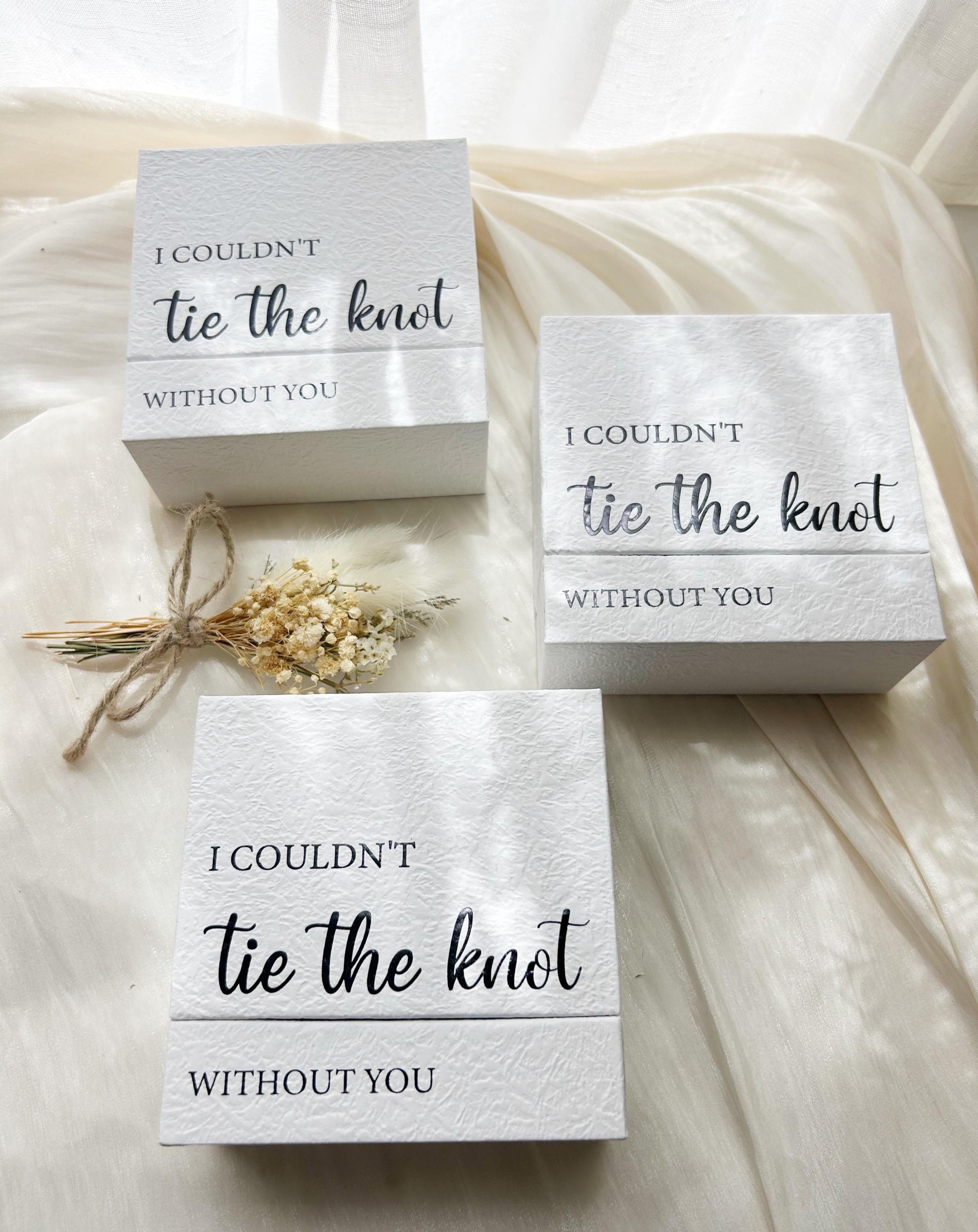 Personalized Wedding Keepsake Trunk for Wedding Couple Engagement Gift for Bride Wedding Dress Storage Memory Box Clothing Storage Chest