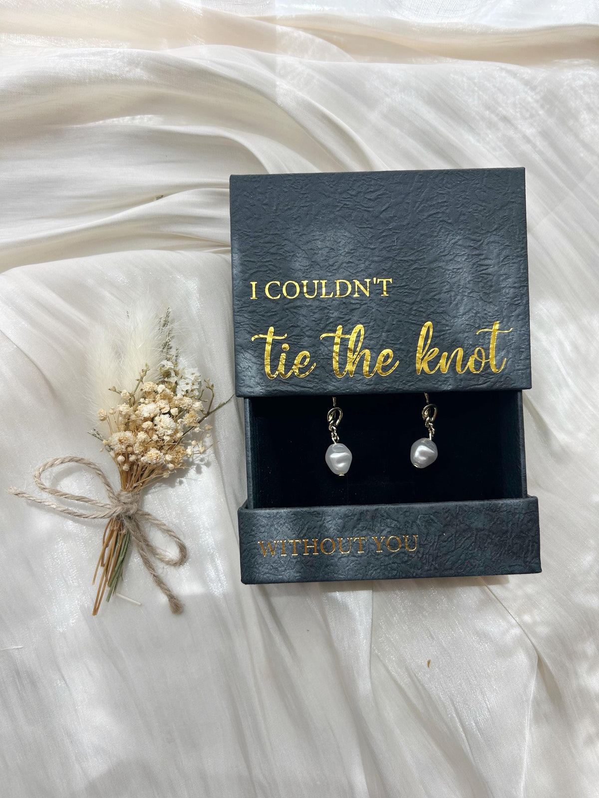 Personalized Wedding Keepsake Trunk for Wedding Couple Engagement Gift for Bride Wedding Dress Storage Memory Box Clothing Storage Chest