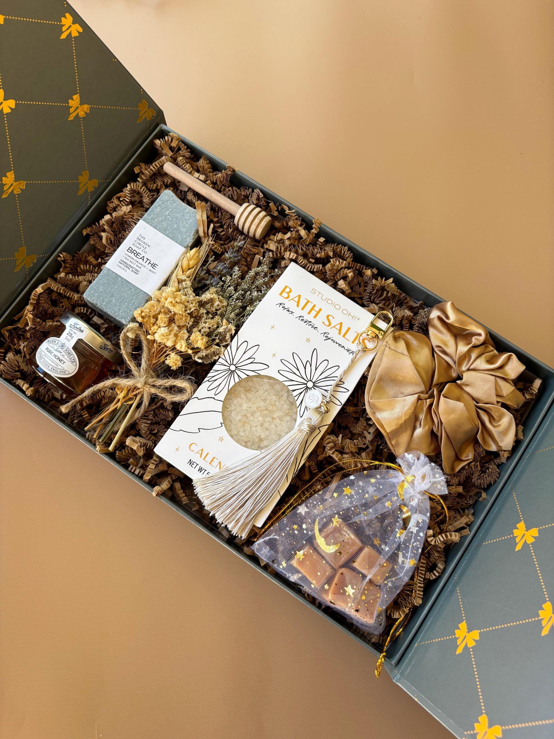Cozy Hygge Fall Gift Box Personalized Winter Wellness Pamper Set for Healing Care Comfort Package for Employee Wellness Retreat Company Gift