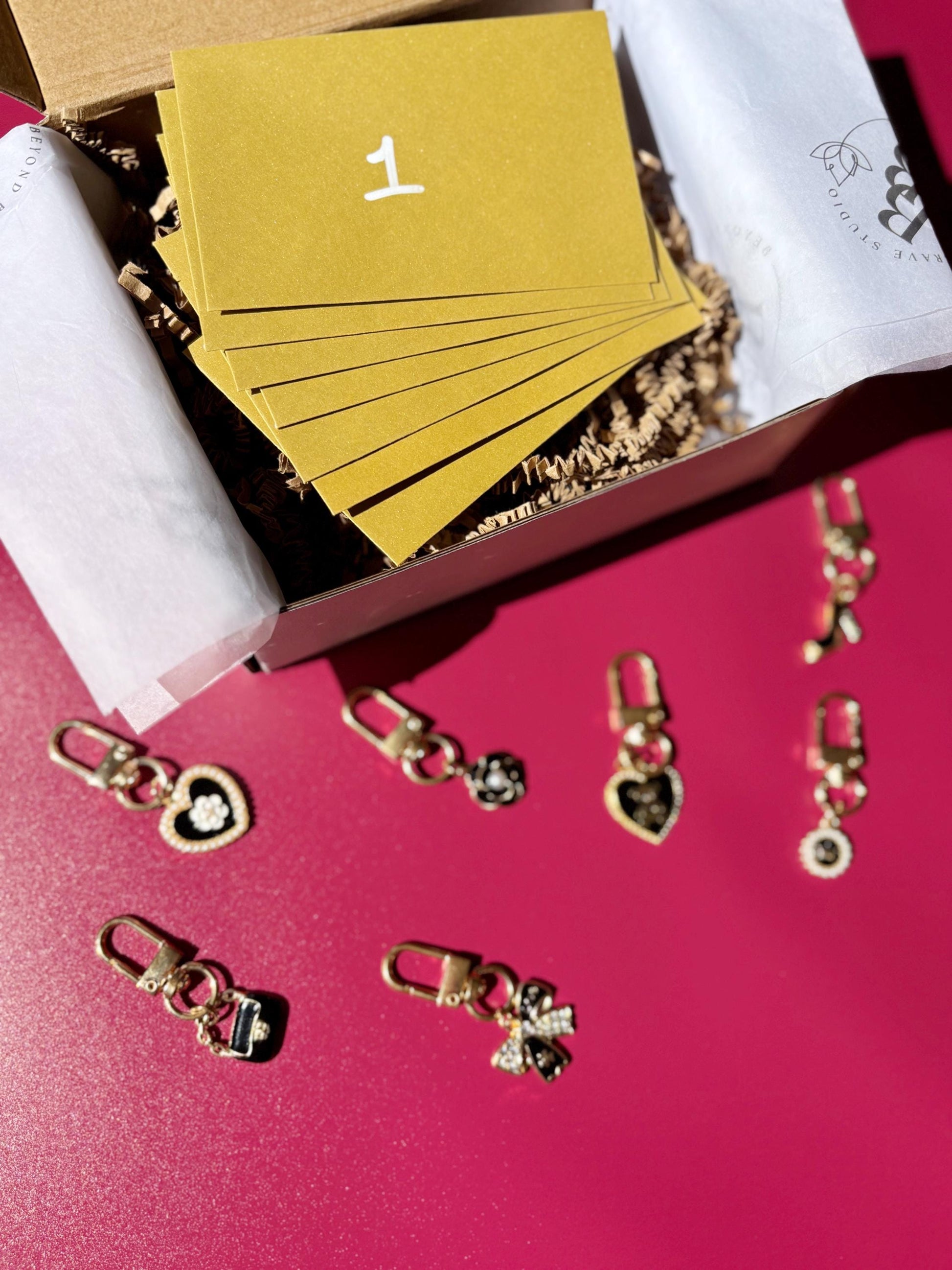 7 Days of Christmas Advent Calendar Purse Bag Charm Trendy Keychain Accessory Gift for Secret Santa Gift Holiday Party Coworker Exchange