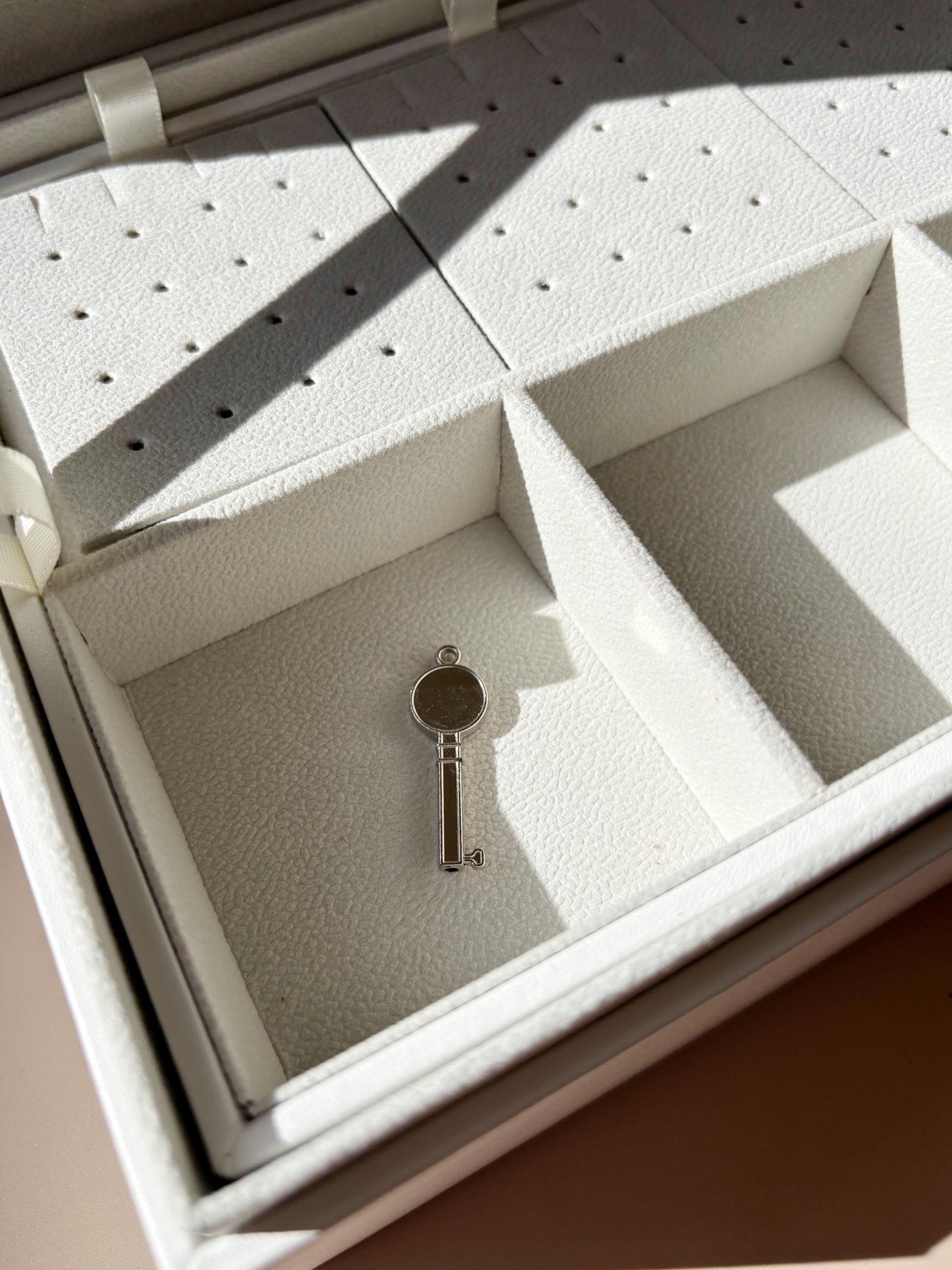 Personalized Jewelry Box Storage Organizer Keepsake Jewelry Giftbox for Women Jewelry Ring Holder Custom Earring Stud Organizer for Necklace