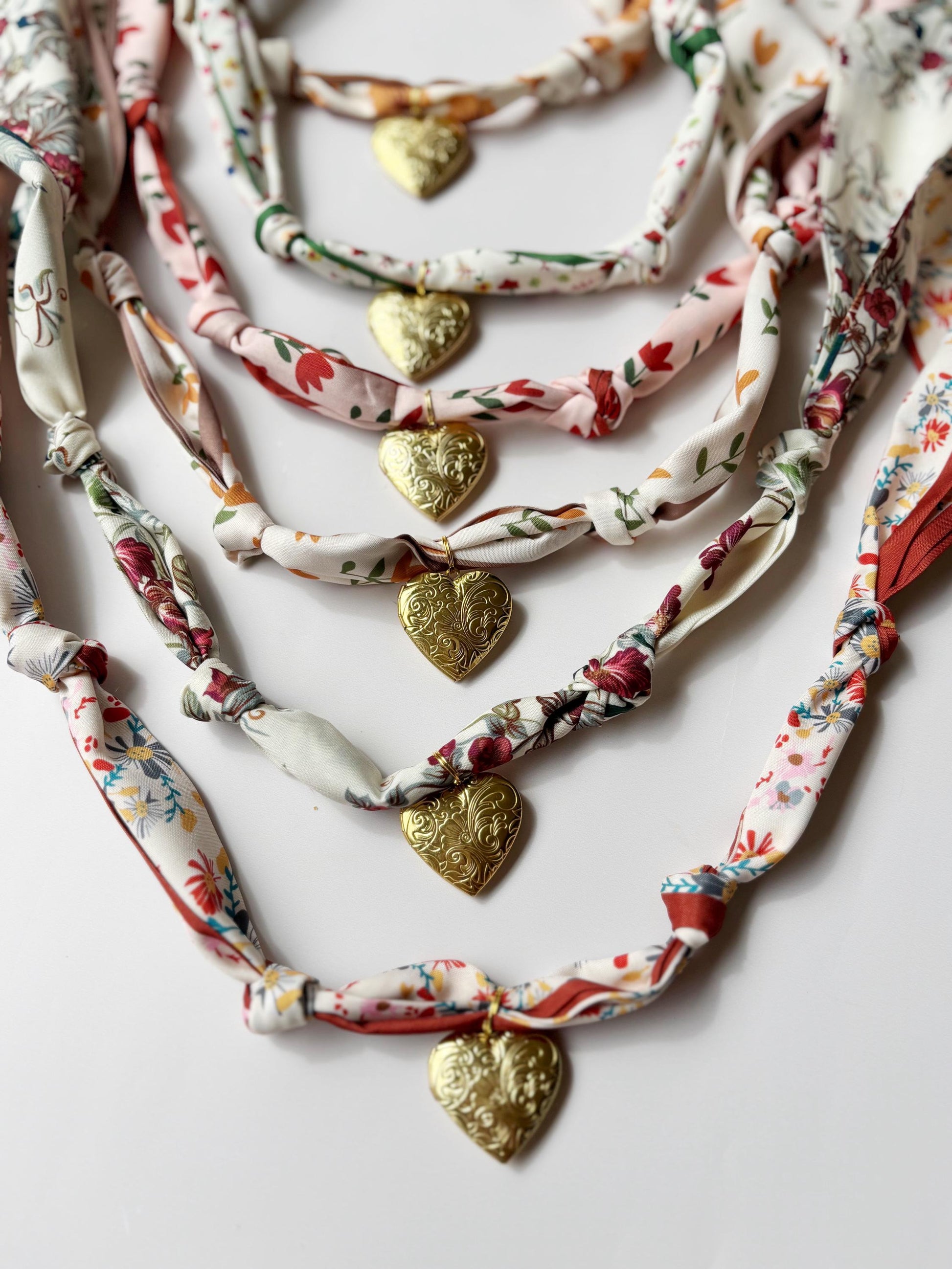 Scarf Bandana Charm Necklace Valentine's Heart Locket Scarf Choker Necklace for Western Country Concert Accessory Gift for Cozy Fall Outfit