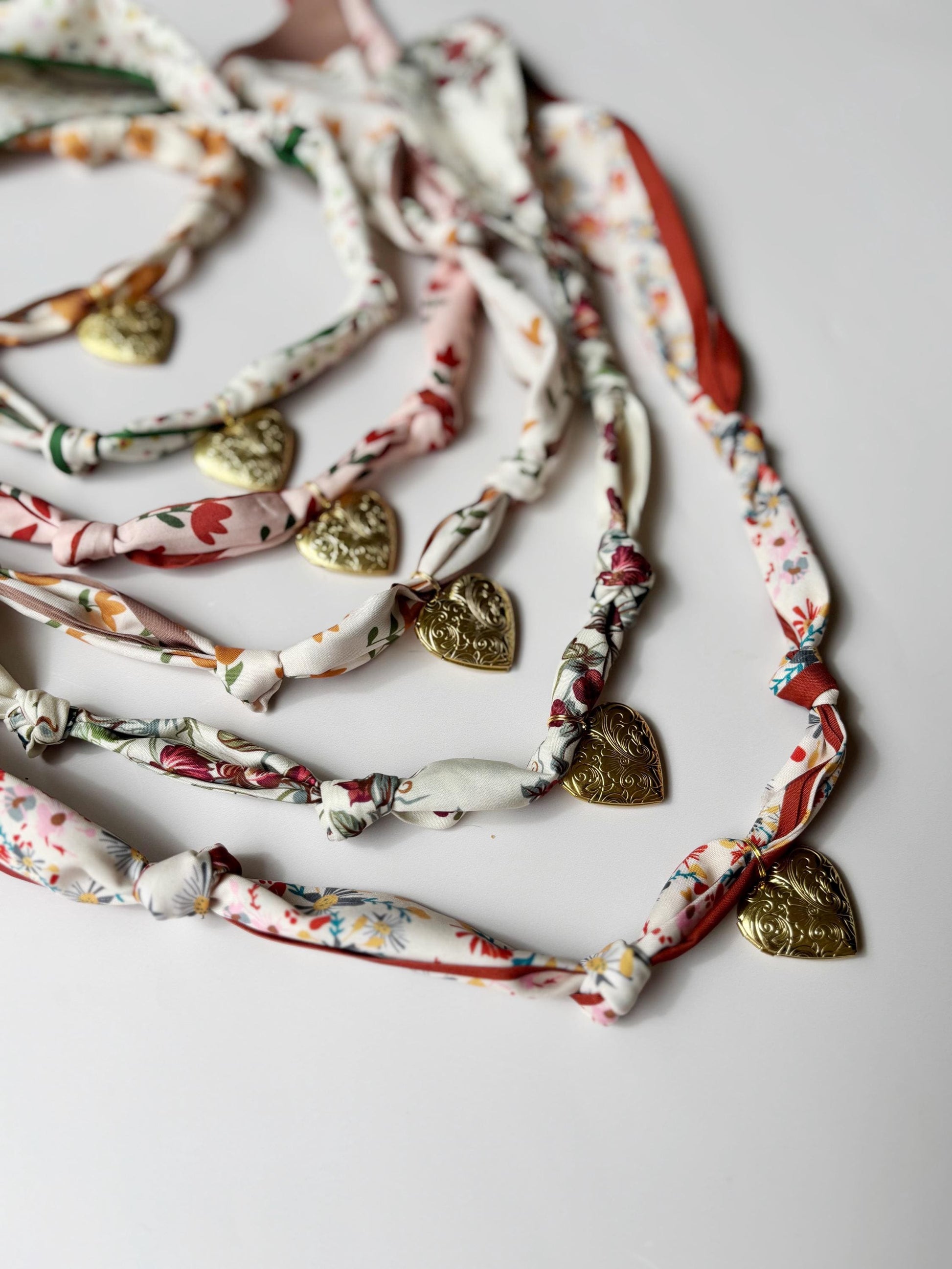 Scarf Bandana Charm Necklace Valentine's Heart Locket Scarf Choker Necklace for Western Country Concert Accessory Gift for Cozy Fall Outfit