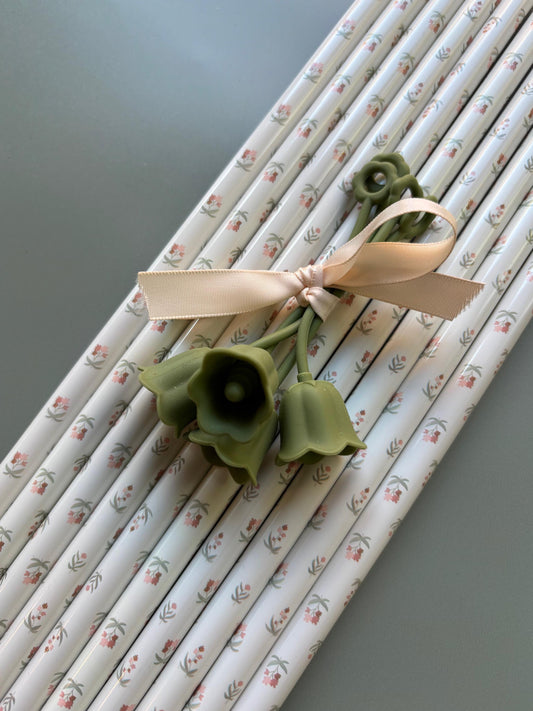 Pink Floral Straw Reusable Drinking Set Eco Friendly Design Decorative Plastic Straws Long Tube Collection Silicone Tulip Cover Kitchen Drink Accessory Sustainable Party Supply Washable Beverage Option Garden Party Essential Summer